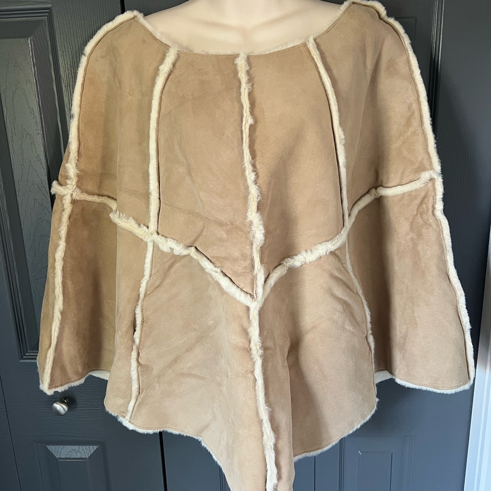 95- VINTAGE UGG Tan/Sand  Shearling poncho M/L